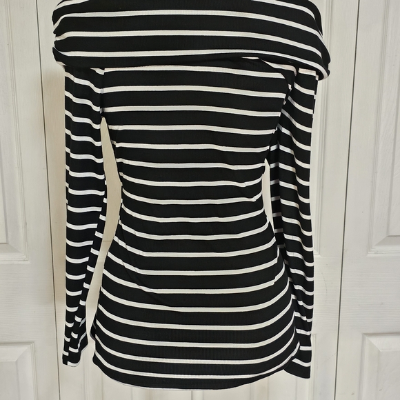 Striped Off-Shoulder Top - Picture 4 of 5